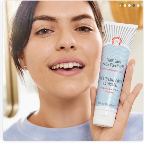 First Aid Beauty Pure Skin Face Cleanser Mini Size - Picture 6 of 9